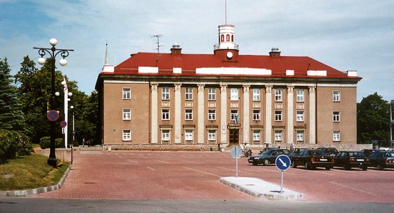 File:Jõhvi_linnavalitsuse hoone.jpg